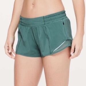 Lululemon Hotty Hot Shorts Low Rise 2.5” Green Sz 8
